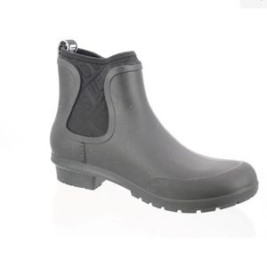 New nib Chevonne Ugg rain black boots sz 7